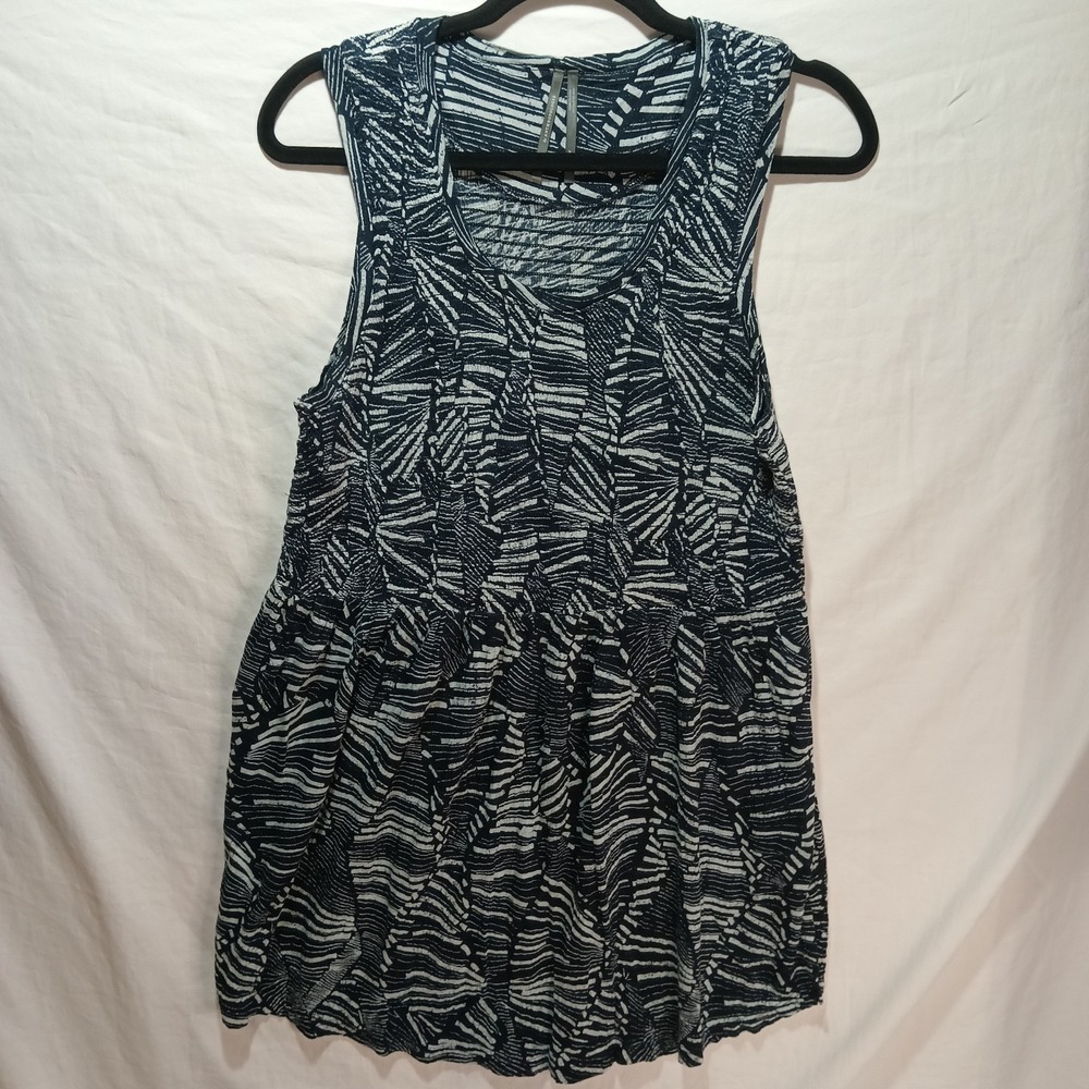 Anthropologie Riley Smocked Tunic Tank Size Medium Navy Ice Blue Geometric